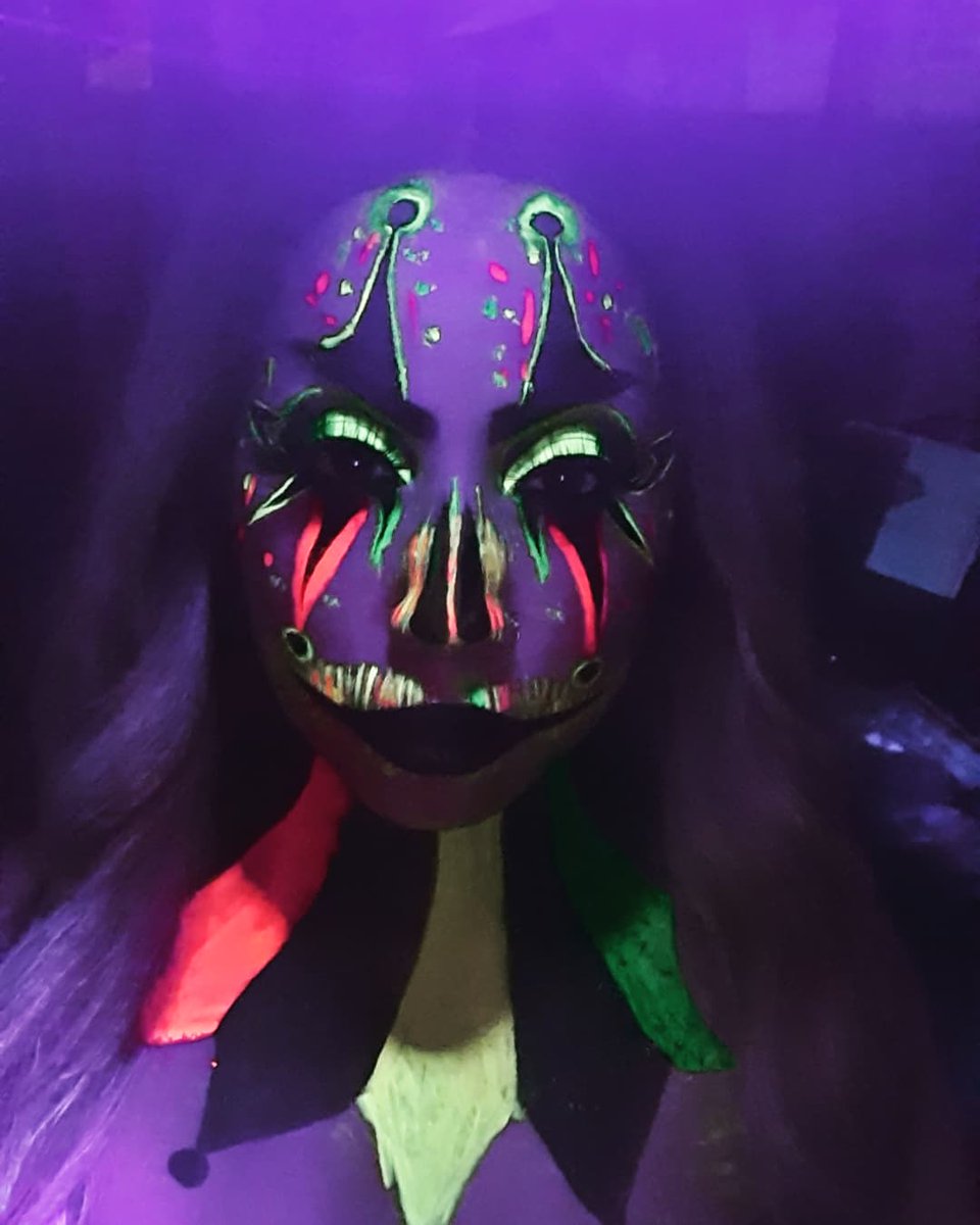 JsavageWith's tweet photo. "Glow In the dark clown"
9th day of 31 days of Halloween 

All socials are @Jewelsmakeupsavage https://t.co/JdxmoGtsUQ