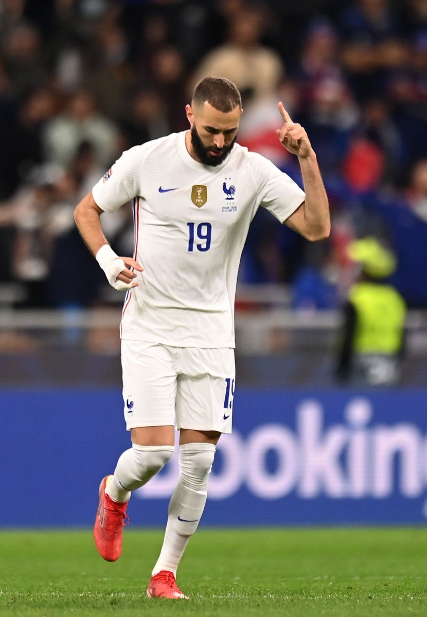 lnstantFoot's tweet photo. Si la France remporte la Ligue des Nations, merci de lui donner le Ballon d'Or qui lui reviendra de droit. https://t.co/oumXd3YzCU