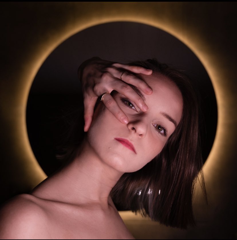 martineh24's tweet photo. Stop and drop a pic of you that looks like an album cover. https://t.co/JWA47eiNja