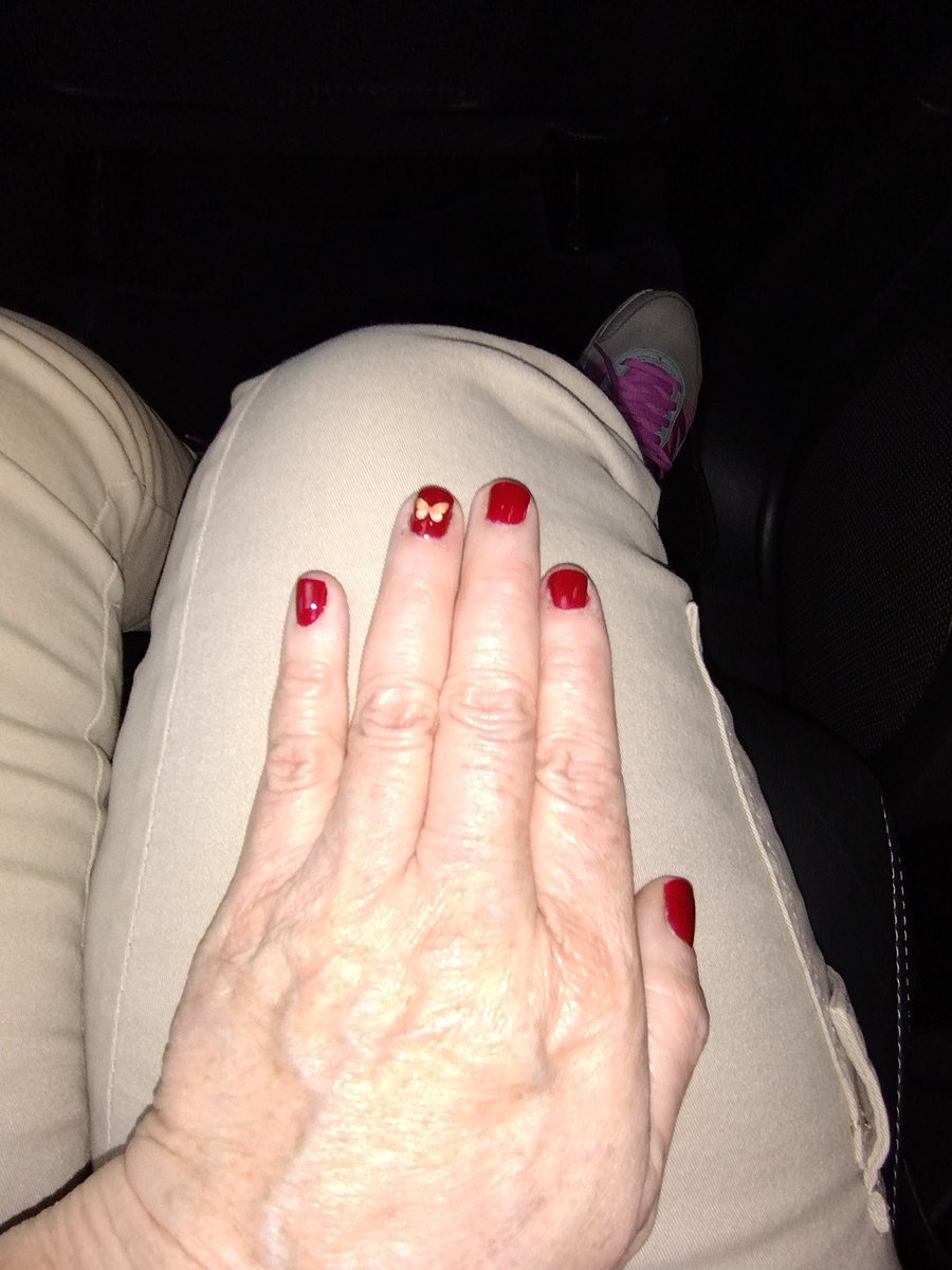 GinaSnider13's tweet photo. Catherine did my nails https://t.co/rzC2TecOHM