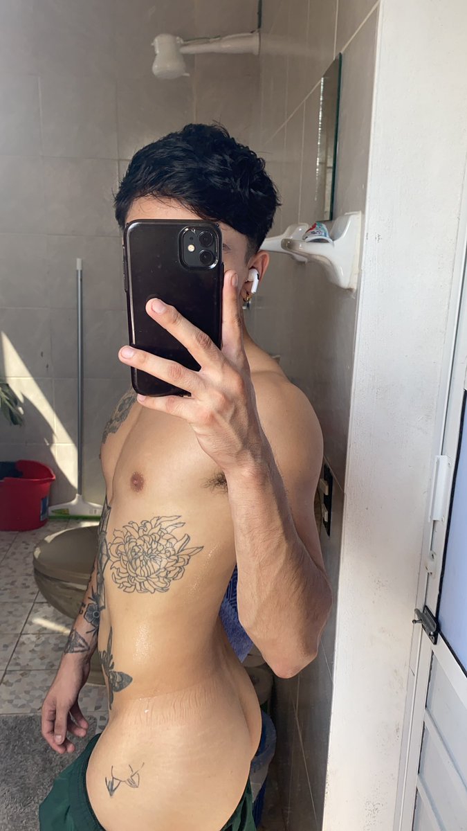 CharlessRosa's tweet photo. Who wants some ass? 🔥 https://t.co/yZRFcyAMDK