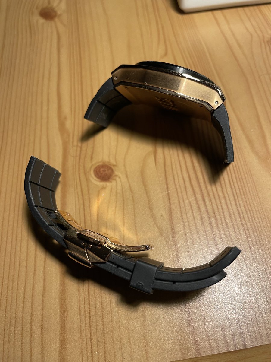 takonaguy's tweet image. @RotaryWatches could you advise on what to do about this editions strap that is literally falling apart after being stored in a case and hardly worn? 

Just breaking apart without any pulling or pressure. 
#poorquality #notmadetolast