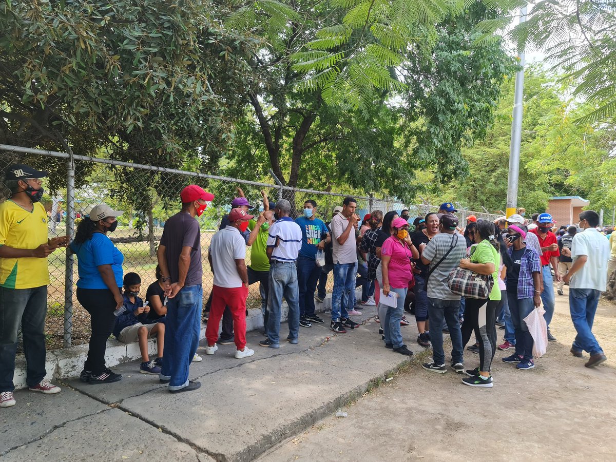 williancontig's tweet photo. En el simulacro electoral  con #NelsonMoreno,el próximo Alcalde de PLC, Daniel Haro,Brizaida Barreto y muchos dirigentes revolucionarios q construyen con su esfuerzo la contundente victoria q obtendremos en las megaelcciones del 21N.
@NicolasMaduro
@dcabellor 
@luismarcanos https://t.co/HUa5GwMQon