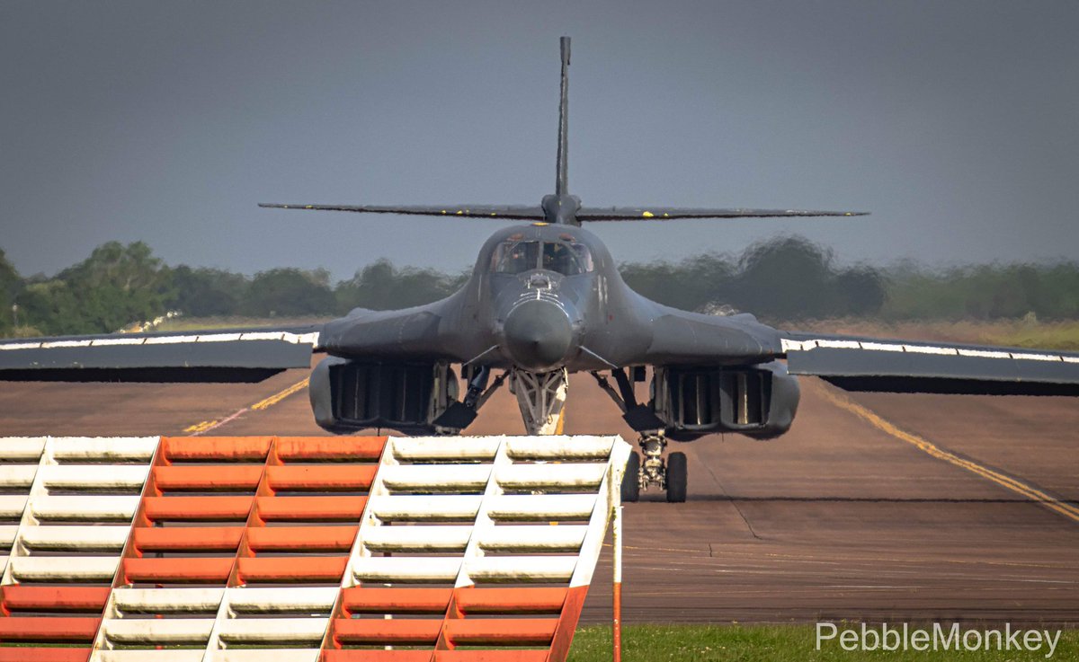 MarkbBentley's tweet image. Well it's all about the #B1s on social media pages again . #AvGeek @scan_sky @HQUSAFEAFAF @usairforce . I hope I can get a few more captures in the coming weeks