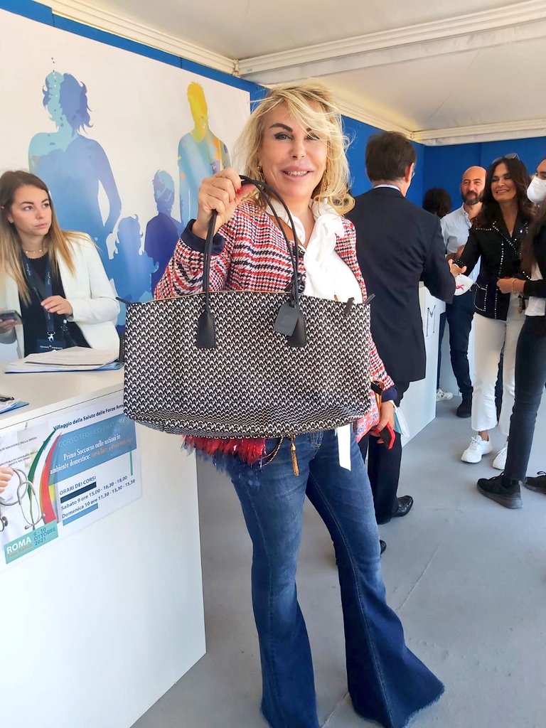 MeAncheSe's tweet photo. #robertapieri
#nerimarcore #annafalchi #stellagiorlandino #tennisandfriends https://t.co/FlcY4UAtuM