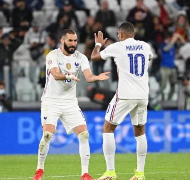 Quel Match ! Bravo à l'Espagne qui a fait un grand match 
<a href="/Benzema/">Karim Benzema</a> et <a href="/KMbappe/">Kylian Mbappé</a> au top !!!
FRANCE : 2...<a href="/ZemmourEric/">Eric Zemmour</a> 0 !
