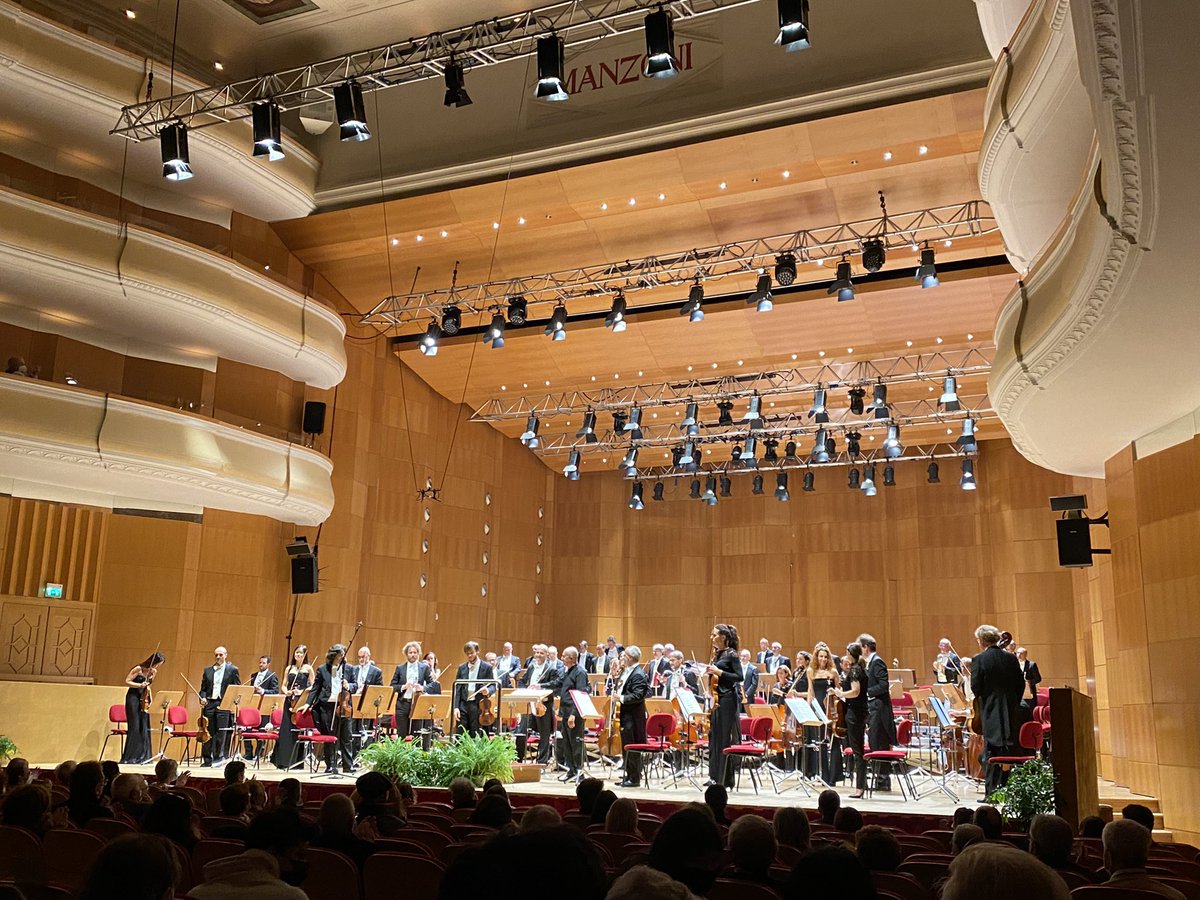IreneSala17's tweet photo. L’ autunno sinfonico del @ComunaleBologna con #Angius e #Obiso .. e da domani capienza 💯 x 💯 nei teatri 🎭 #concerti #teatri #riaperture #ripartenza https://t.co/C23r5lA72q