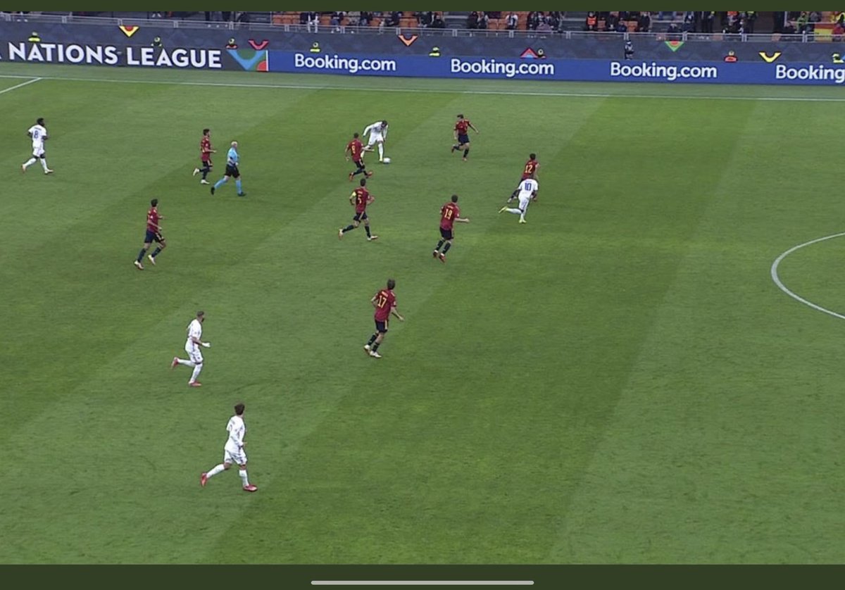ShowbizGG's tweet photo. Que estaba pasando en el VAR?, estaban jugando al Efootball y creían que era un bug? 👀 https://t.co/2PChOh8GPa