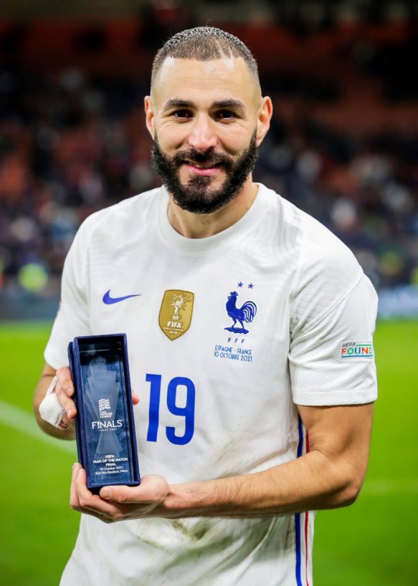 Footballogue's tweet photo. [#NationsLeague🏆] Félicitations @Benzema 🇫🇷👏 https://t.co/3WX83F9LNV
