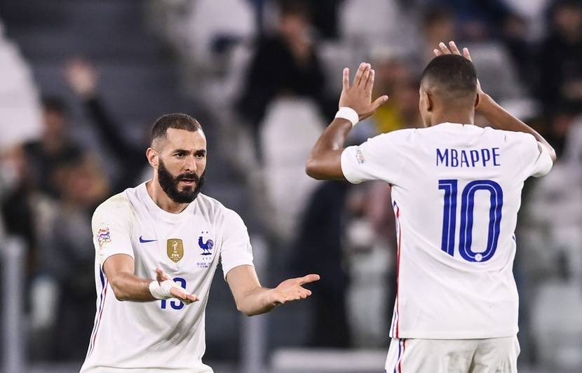 bembelly's tweet photo. Je voulais juste dire que la 🇫🇷France a gagné grâce à #2buts de «#deux fils de la femme #Algérienne »: Karim @Benzema &amp; son frère @KMbappe  #JdCjdR #ESPFRA https://t.co/NCWhe71wHh