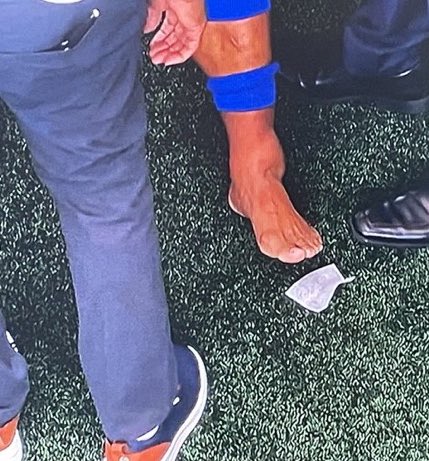 MySportsUpdate's tweet image. Saquon Barkley’s ankle… does not look good.