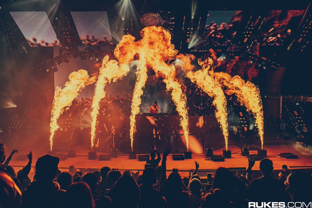 ILLENIUM's tweet photo. RED ROCKS!! This weekend was next level 🤯 Thank you to my crew, the RR staff, artists, friends, family and incredible fans that make this venue so special. LOVE Y’ALL 

📸: @rukes https://t.co/wg37uuKvdN