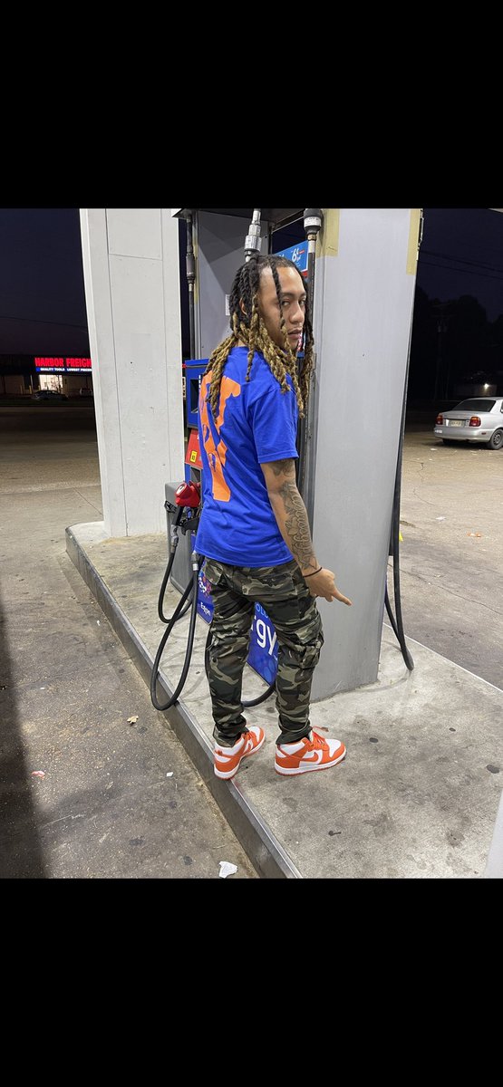 otmmari's tweet photo. Money don’t make a nigga real 🏚 https://t.co/9WNfUKpxWx