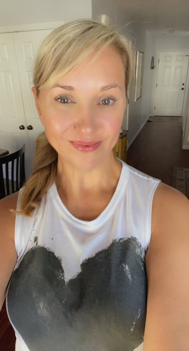 Sometimes Sunday selfies look like this. They can’t all be winners ♥️