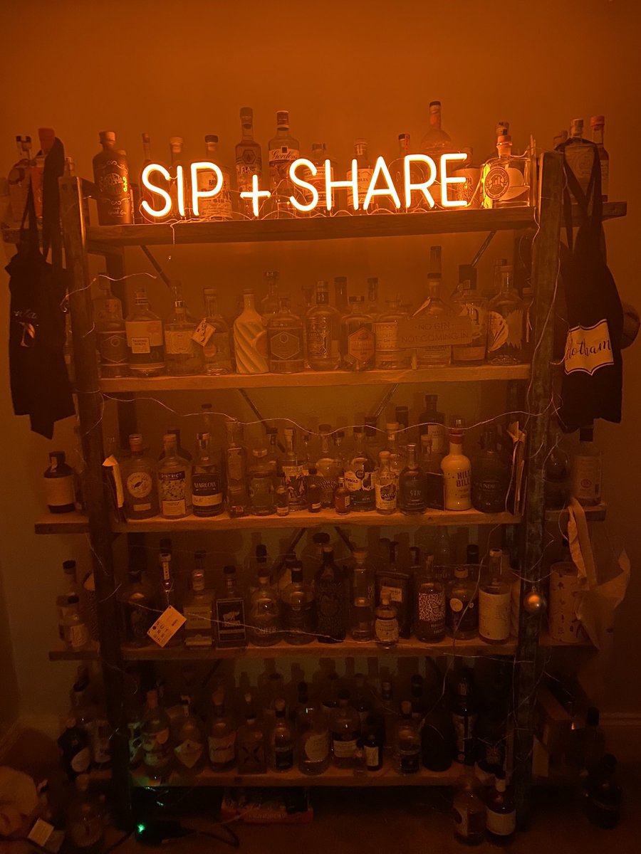 SipandShareUK's tweet photo. Look at this wonderful gift!! What a sign. Thank you so much members I am feeling the love 😍🍸 #sipfest2021 #craftgin #gin #neon #gandt #ginshelf https://t.co/eUmrVTSQxk