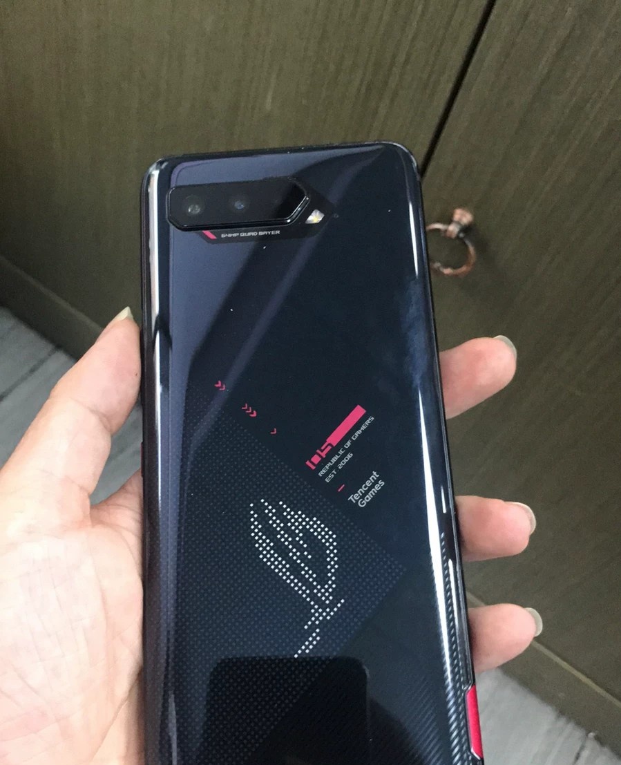 m45922250's tweet photo. أي هاتف الألعاب يبدو أكثر جاذبية?
#Blackshark4s
#LenovoLegion2Pro
#RedmiMagic6sPro
#ROG5s https://t.co/W4ayYeHjje