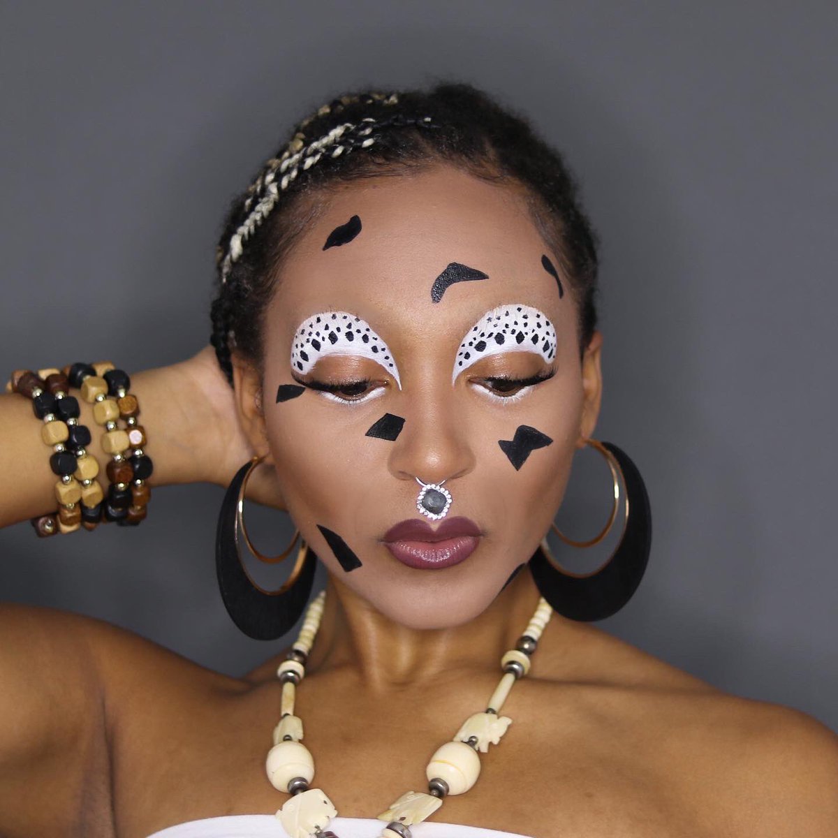 Lavvv19's tweet photo. One Piece Trafalgar Law Inspired Look

For more creative content follow: @_lavvv_ 🌙 on Instagram
#trafalgarlaw #onepice #cosplay #anime #beauty #makeup #nosepiercing #atlanta
@covergirl 
@wetnwildbeauty
@tartecosmetics
@hardcandylife
@blackradiancebeauty 
@mehronmakeup https://t.co/HVyaQAOT5n