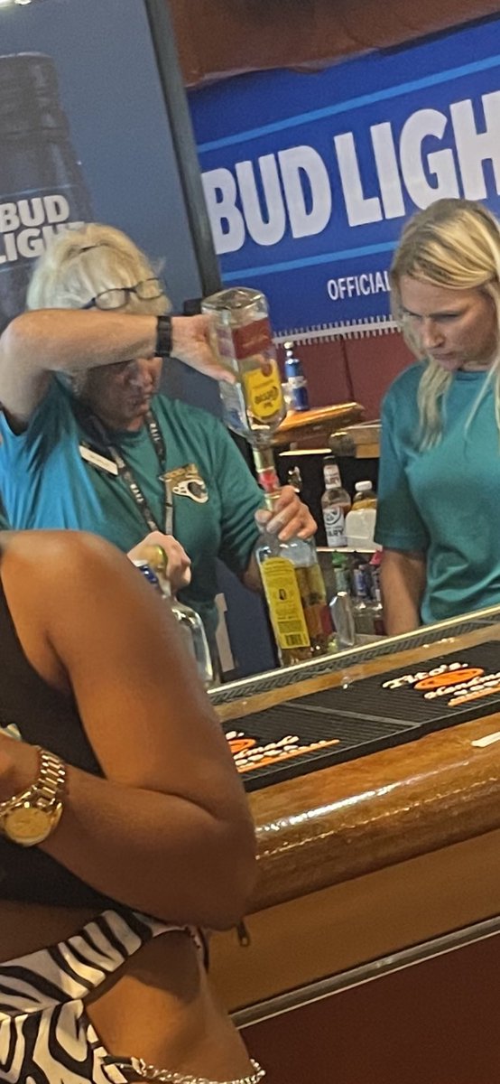 toriafterdark_'s tweet photo. Excuse me @Jaguars  when did this become legal ?!? https://t.co/9xRDxgR3qq