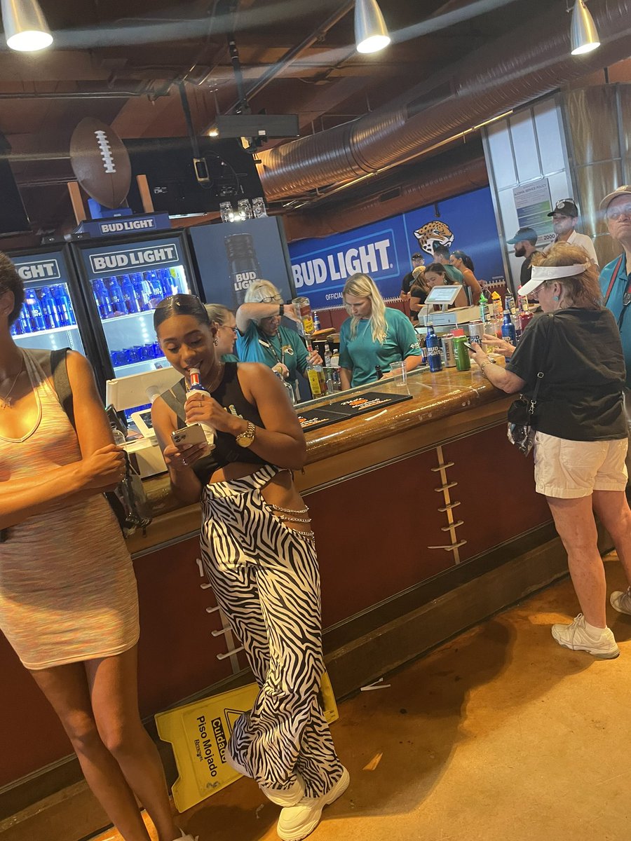 toriafterdark_'s tweet photo. Excuse me @Jaguars  when did this become legal ?!? https://t.co/9xRDxgR3qq