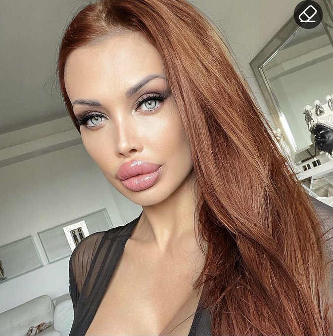 3 pic. Which hair color do you prefer? https://t.co/RW2wLUhUMZ