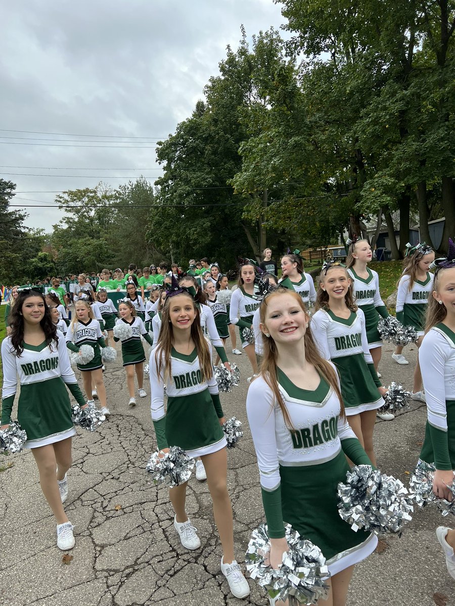lodragons_dance's tweet photo. We had so much fun walking in the Homecoming parade today 💚 https://t.co/6rw8ASz0YZ