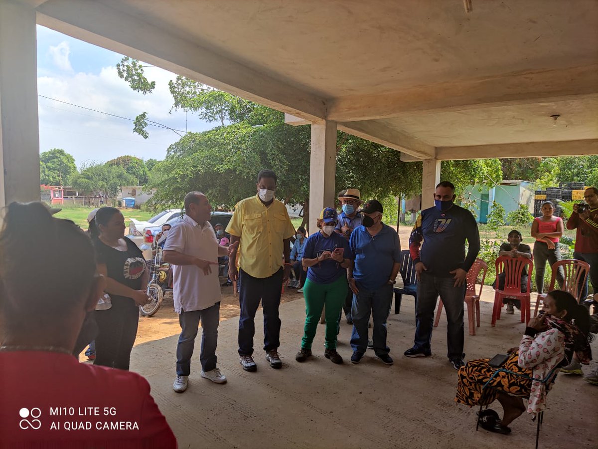 FredyJMaciasR's tweet photo. Seguimos trabajando por todos los municipios del Zulia. Llevando el mensaje de esperanza y de prosperidad con la llegada de Manuel Rosales a la gobernación del Zulia. Los Veteranos con Rosales con la bandera del triunfo y la esperanza del zuliano. https://t.co/PGjn7qJlyf