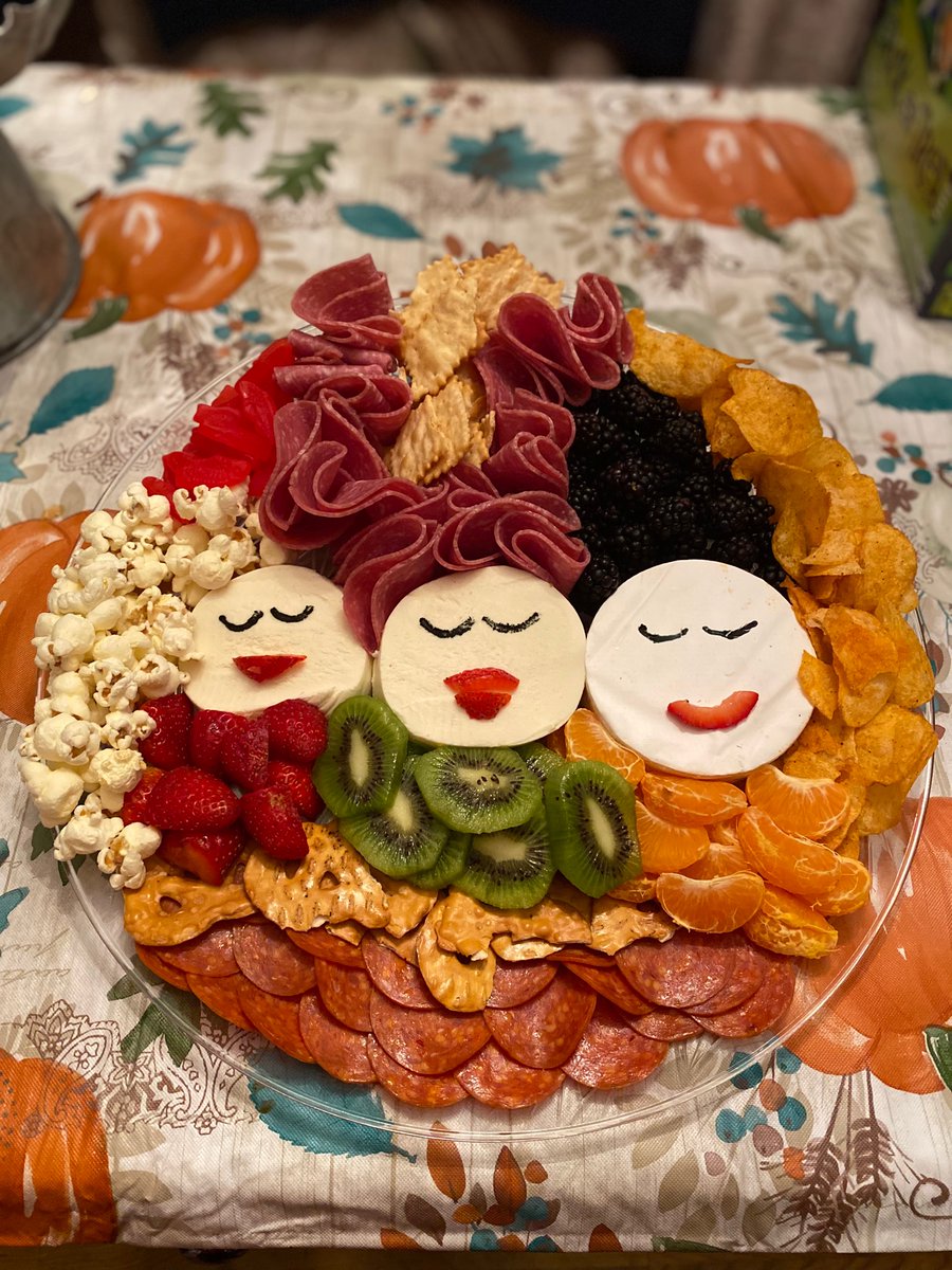 Game day snacks
#hocuspocus #foodnetwork <a href="/antonialofaso/">antonialofasocaters</a>