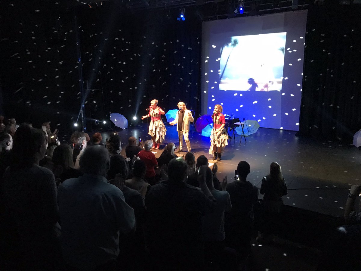 Standing ovation at <a href="/StagSevenoaks/">The Stag Sevenoaks</a> this evening for <a href="/TheFizzCMJ/">TheFizzOfficial</a>. Brilliant show!