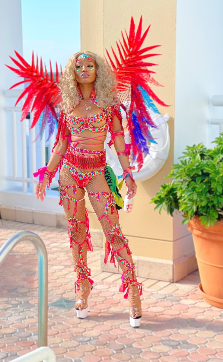 ChaoticPanduh's tweet photo. #MiamiCarnival2021  half my face melted off right now 😂 https://t.co/xpUt6Ws32M