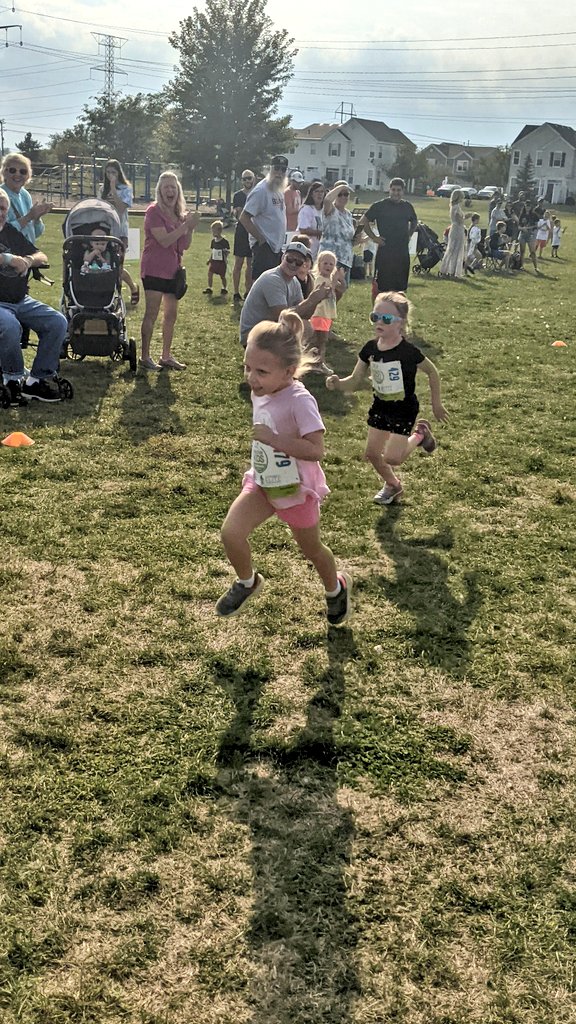 MrPrieboyPCHS's tweet photo. That's a wrap on the Fall Healthy Kids Running Series. Charlotte did great and had so much fun! 🙂🏃🏼‍♀️💨 #RunForFun #RaceForFun https://t.co/Y1QG1JntTl