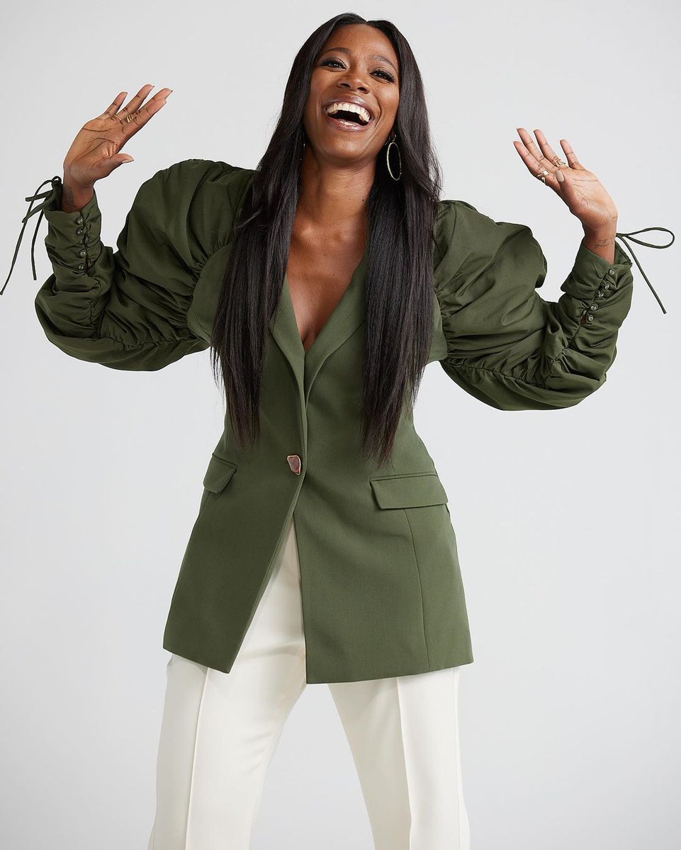 fallinmode's tweet photo. Entoure-toi de personne qui te pousse à agir et à devenir une meilleure version de toi-même.
Bon début de semaine #TeamFim !
📸 : Yvonne Orji 

#Fallinmode #LundiMotivation #MondayQuotes https://t.co/UYqBNZd1es