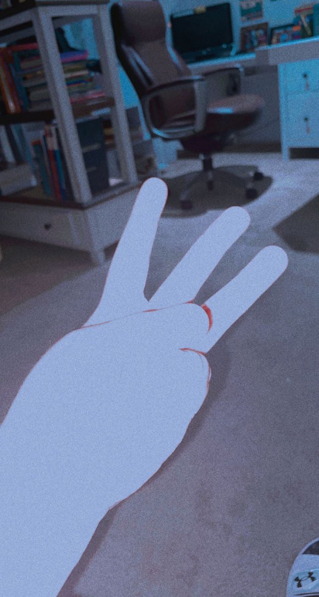 vibeswithchari's tweet photo. Who’s flash is also broken 👻.          #ghost #bored #paleproblems https://t.co/y12hCbbZ4V