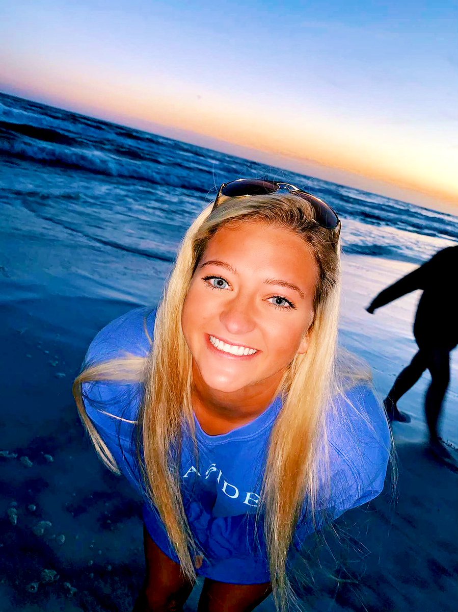 LexiKraft1's tweet photo. i want my long hair back https://t.co/t2tAzVpVP9