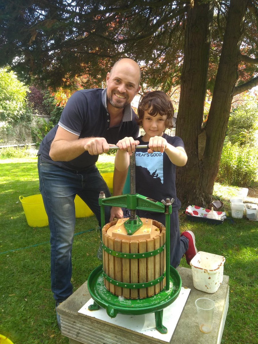 GreenKetton's tweet photo. What a glorious day we had yesterday at our autumn workshops. The sun shone whilst we made delicious apple juice, and we now have lots of bat boxes and bird boxes to put up around Ketton. Many thanks to all those involved. @kettonnews https://t.co/iKxZcRSMIN