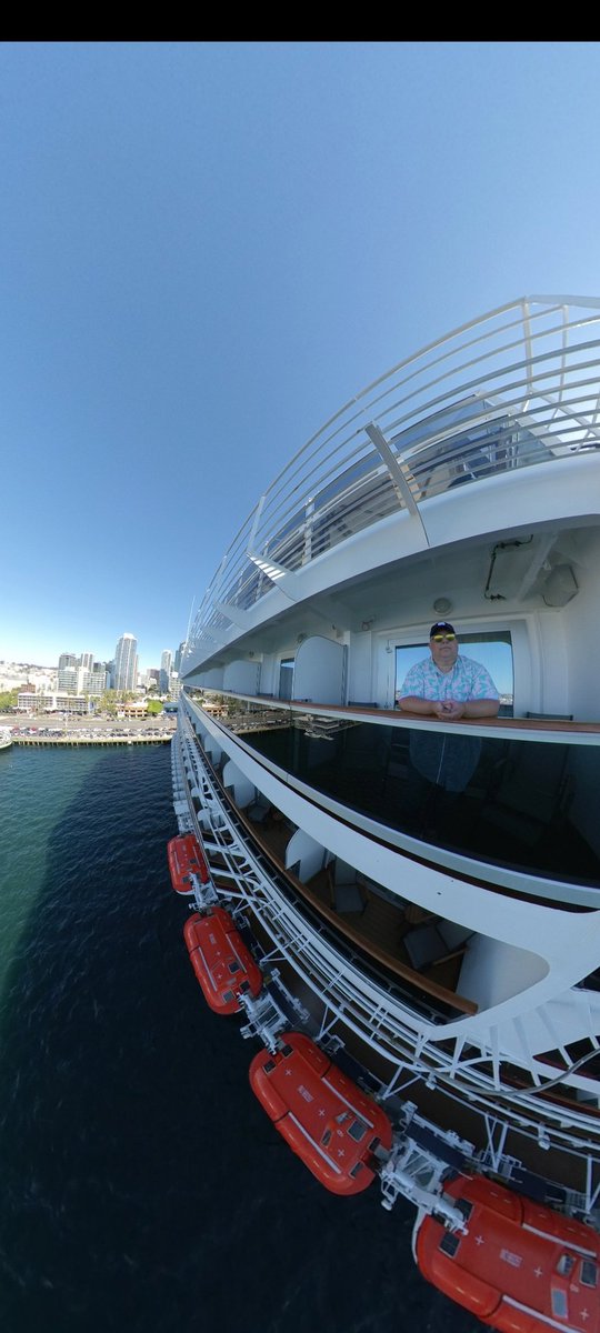 ManTripping's tweet image. It feels so good to be on the balcony of a cruise ship again! 

@HALcruises #halcruises #koningsdam