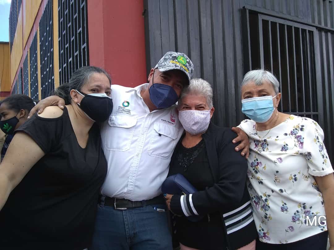 Alcalde Rogelio Ontiveros compartiendo con la militancia y estructuras de Capacho Viejo en el simulacro electoral, rumbo a la victoria este 21N
#CapachoViejoTieneConQue
<a href="/FreddyBernal/">Freddy Bernal</a> 
<a href="/ontiveros27/">Rogelio Ontiveros</a> 
<a href="/arguelloyepfri/">Yepfri Arguello</a> 
<a href="/GMAS_TC01/">GMAS Táchira Circuito 01</a> 
#SoyComunicadorClap