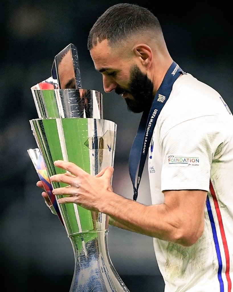 daguitovaldes's tweet photo. El golazo de Karim Benzema fue dramáticamente decisivo para el título francés.

España acababa de asestar un golpe letal con el gol se Oyarzabal en el 64' pero 2 minutos después #Benzema se inventó esa definición extraordinaria para volver a poner a Francia en el juego.

😼🏆🇨🇵 https://t.co/UKaaa2Qsi9