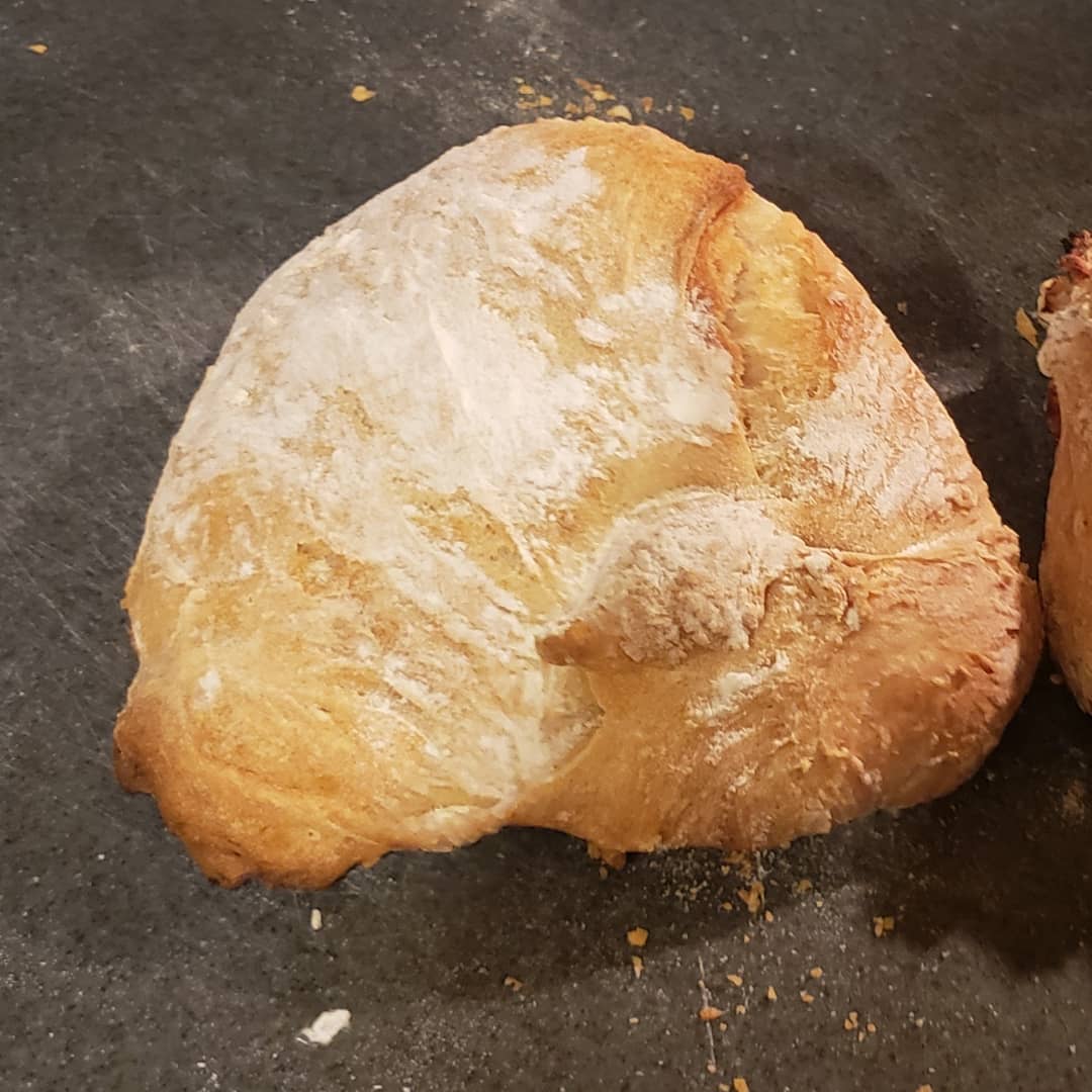NBG55's tweet image. So ......bread making is back, lol. Decided to make some bread before my yeast expires. Regular and apple bread. 

#breadmaking #applebread #yeast #warmbread
instagram.com/p/CU3Wi-Rr2Oj/…