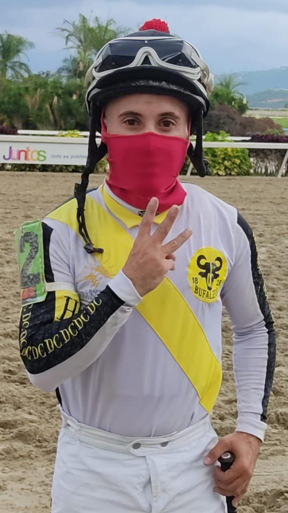 harasgransol's tweet photo. Artífices de la buena nueva:
@dafb29 seriedad, transparencia, orden, superación y compromiso al entrenar puros de carreras.
@panchomania2021 profesional, luchador de impecable estilo al conducir un psc.
Felicidades equipo.
Buen trabajo.
#WinnerPoint
#Hipismo
@harasgransol https://t.co/TFjbrtDqkp