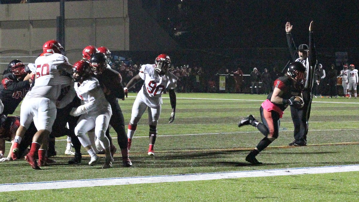 The V.I. Raiders defeated the Westshore Rebels by a 35-25 score last night at NDSS Community Field. This is Taylor Becker scoring a rushing touchdown for V.I. in the first half… #GoRaiders