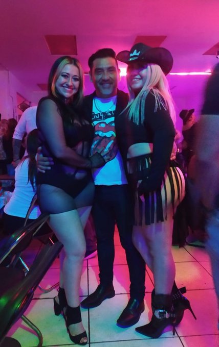 Ayer en @tksw_Neza festejando el cumple de mi guap&iacute;sima @KarinaP24046467  con la hermosa compa&ntilde;&iacute;a de<a class="tags" target="_blank" title="On Twitter" href="/?out=eyJ0eXAiOiJKV1QiLCJhbGciOiJIUzUxMiJ9.eyJpYXQiOjE3MjA2MDkyNjksImlzcyI6InR3cG9ybnN0YXJzLmNvbSIsIm5iZiI6MTcyMDYwOTI2OSwiZXhwIjoxNzUyMTQ1MjY5LCJyZWRpcmVjdF91cmwiOiJodHRwczovL3R3aXR0ZXIuY29tL3Rrc3dfTmV6YSJ9.bLMHRxYybvdMx1WcImATvIz6KFBGkPCrLAJr5F8-c6OfeC28LBj6S0GJiDjGTv-DAYxrNNldJ92NkdrqmHY41Q">@tksw_Neza</a><a href="/tag/amigos"class="tags"><span>#amigos</span></a><a href="/tag/festejo"class="tags"><span>#festejo</span></a><a href="/tag/sw"class="tags"><span>#sw</span></a>