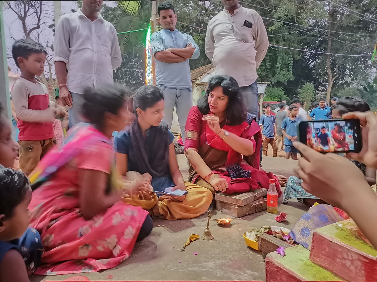AprajitaSarangi's tweet image. It was interesting to participate in JANHI OSA celebrations by young girls in Village Arikama yesterday.Learnt the rituals from the girls.
Thanks to them- they allowed me to perform few rituals on their behalf. One of the girls apprised me regarding the significance of this PUJa.
