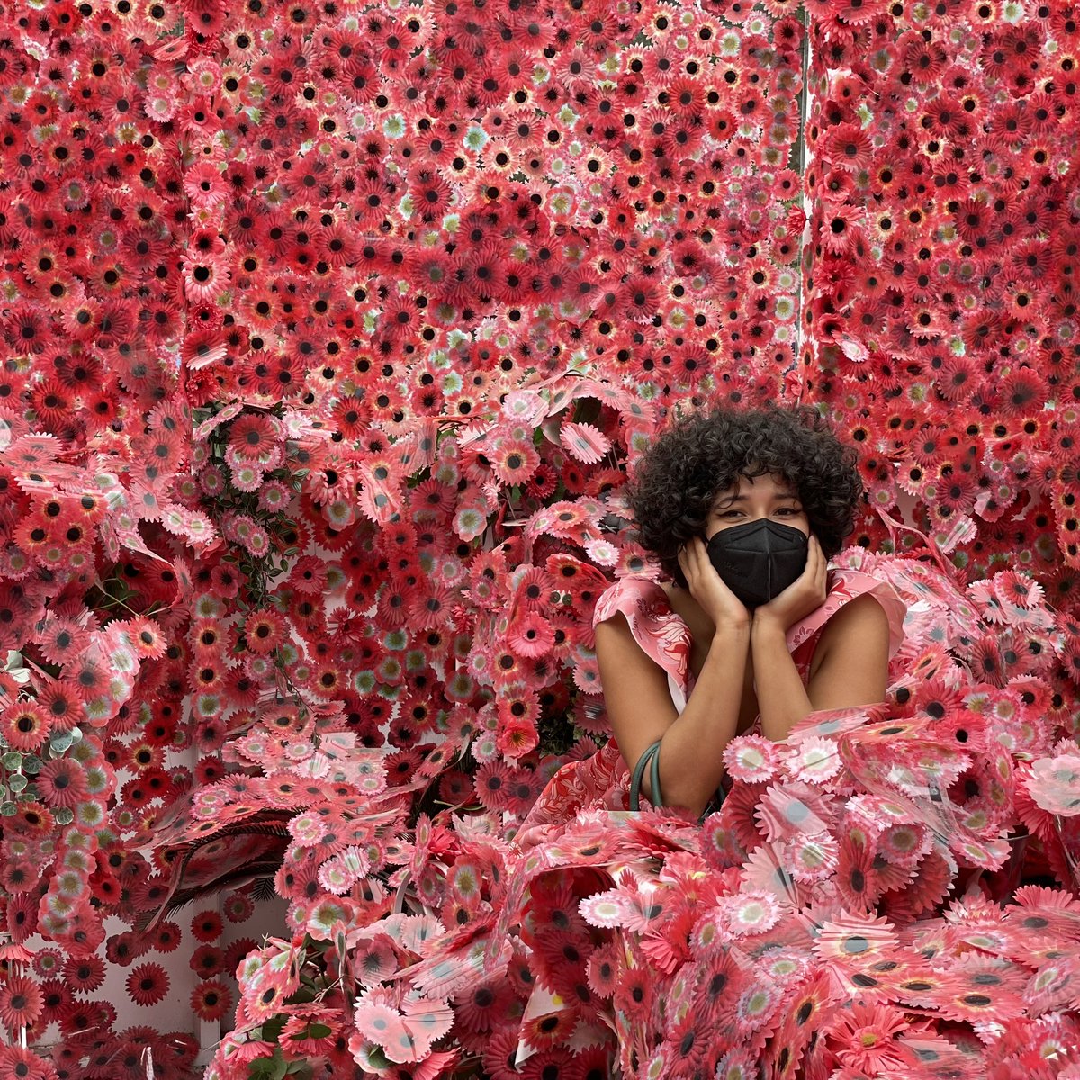ERNAVAA's tweet photo. #FlowerObsession is one of the many interactive installations that is apart of Kusama: Comsic Nature now @NYBG. Japanese Artist Yayoi Kasuma invites guests to “obliterate” a domestic space with flower stickers by placing them on plants, walls, ceilings, and furniture. https://t.co/GCgToHpK7L