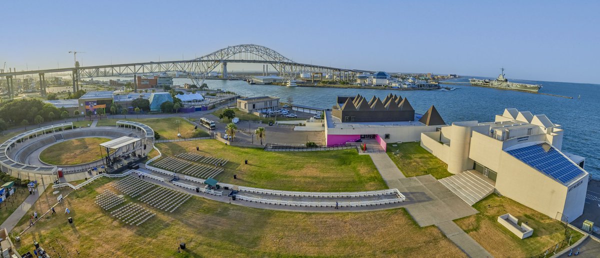 What a view! 🔥 
@visitamst @LEXCV16 @TXStateAquarium @CCMSH 

📸 Shoocha Photography