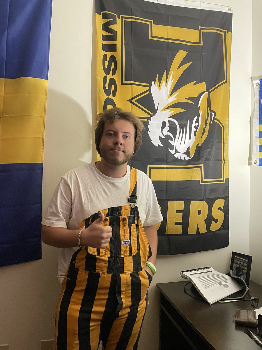 _Will_Swetnam_'s tweet photo. “My reason to roar is picnics on the quad with my best friends that I met here at Mizzou.” -Stewart McGuthrie, second year business student. #MGMT3300A https://t.co/UKSf9YGM8n