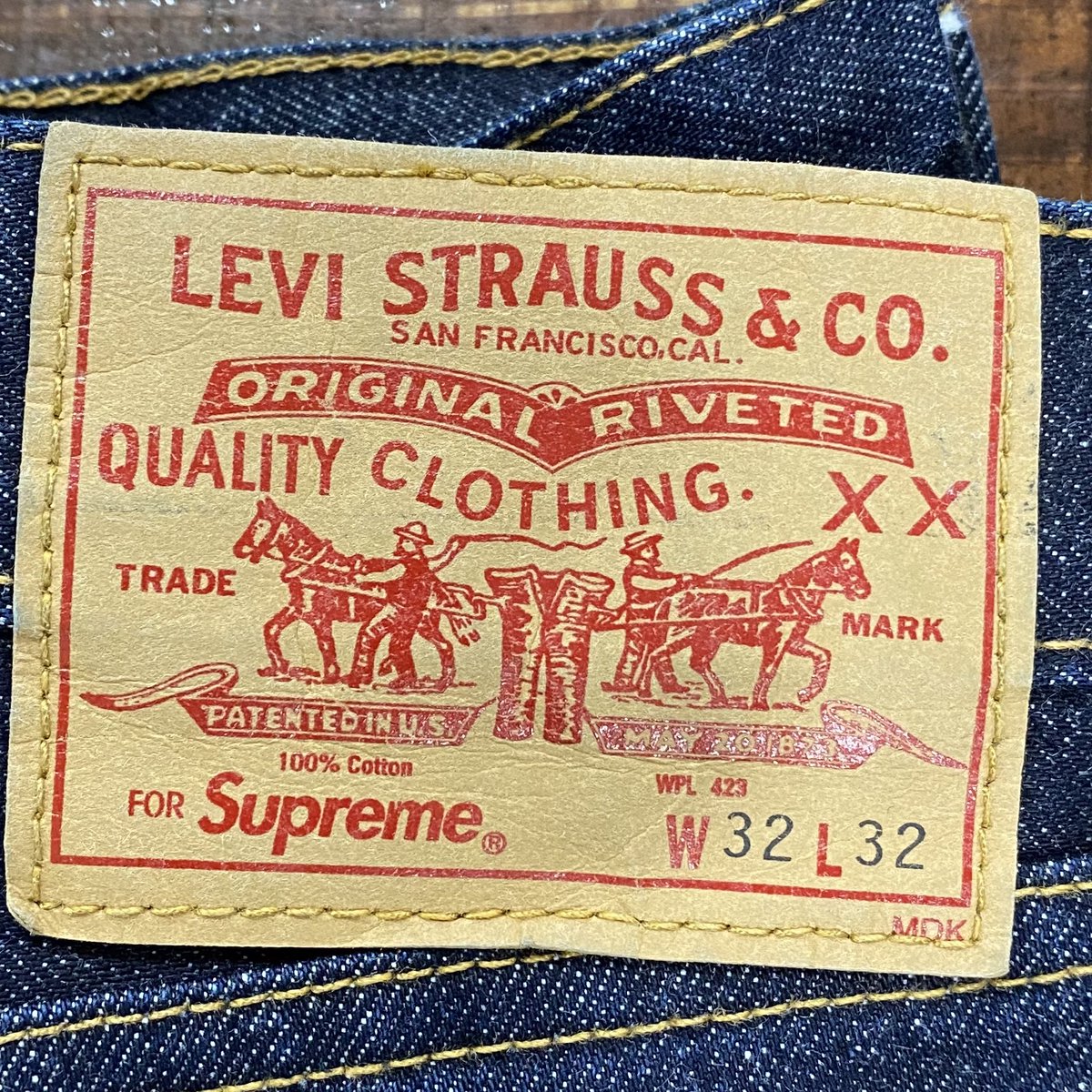 j_repair_GOEMON's tweet photo. 【Denim introduction】
Levis×Supreme
リーバイス×シュプリーム
シングルステッチからチェーンステッチへの変更だったかな?
へぇー!こんなコラボジーンズもあるんですね〜
世の中には色々なジーンズがありますね~
#unionspecial
#チェーンステッチ裾上げ
#リペアに関してはクソ真面目 https://t.co/WqKLangucT