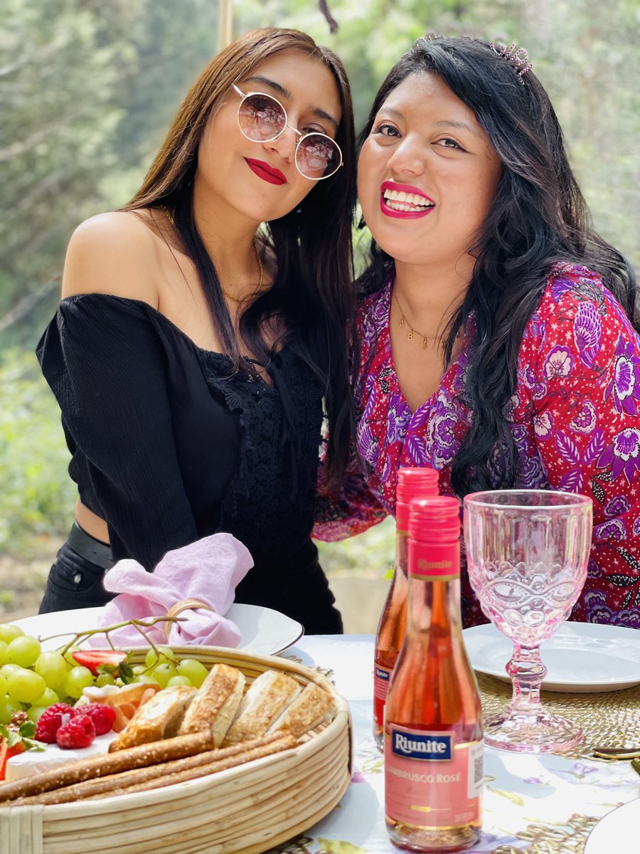 abii_gil's tweet photo. La celebración de #ElCuartoDeSiglo llegó a su fin y de verdad no podría sentirme más amada 🥰 gracias por el amor, la magia y todas las cosas bellas en esta semana, en este fin y sobretodo en esta VIDA! 💕 https://t.co/Zl9Jpj7wkR