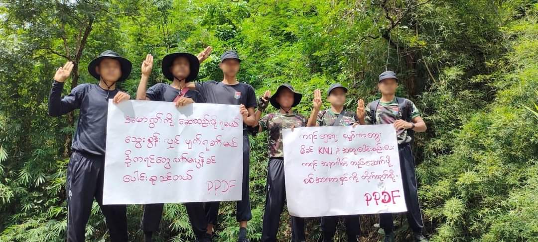 Ko7Wai's tweet photo. Pa O People's Defence Force (PPDF) staged an anti-dictatorship movement in the jungle area this morning.
#UnfetteredAccessForAids 
#Oct11Coup 
#WhatsHappeningInMyanmar https://t.co/0Hs4XOfAaC
