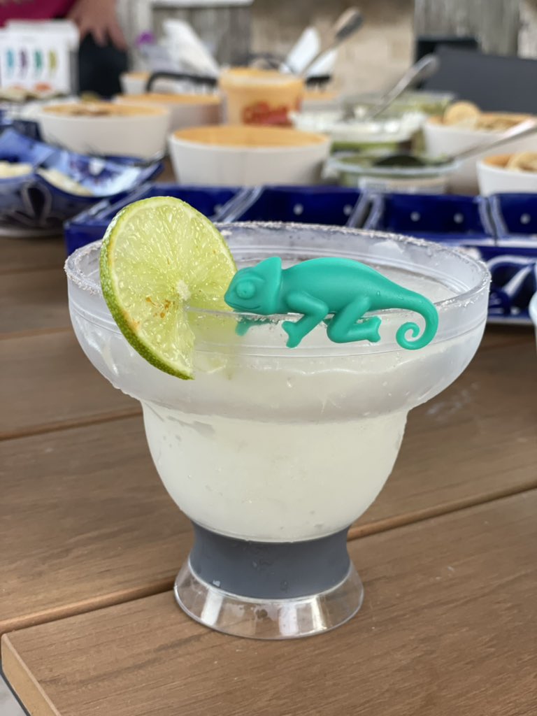 mcrivas's tweet photo. Lindos los marcadores para bebidas https://t.co/00CzsJVDlH