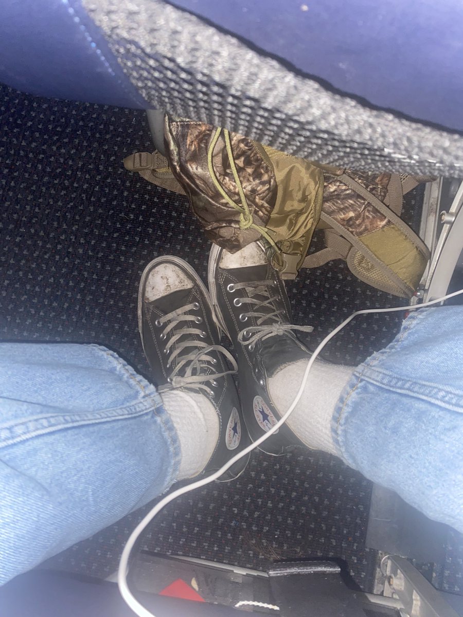 my shoelace got knotted while i was untying my shoe in the tsa line so i panicked and just cut the laces with my keys